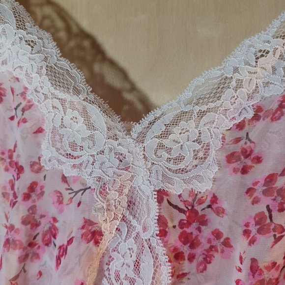 VICTORIA'S SECRET VINTAGE 2PC Floral Chantilly Lace Camisole & Shorts Set_Large - Picture 3 of 14